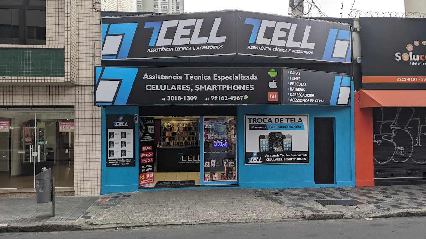 Fachada da loja física 7CELL em Curitiba